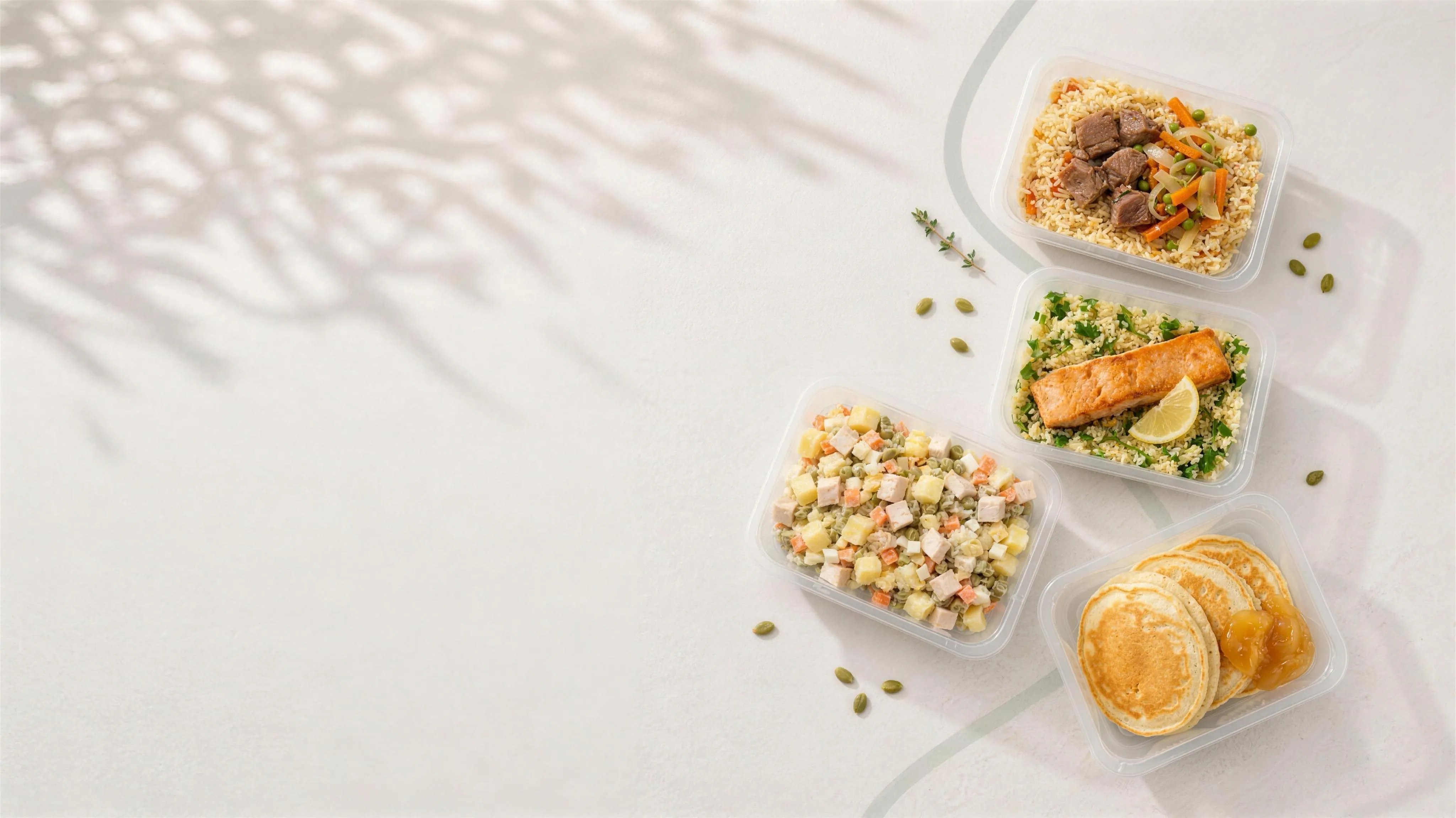 Раціон «Спорт і активність» Perfect Meals: рис із яловичиною та овочами, кускус із запеченим лососем, салат із куркою та панкейки з джемом